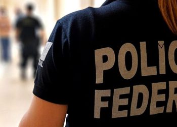 Operação da PF na Baixada Fluminense apreende arsenal com 176 armas