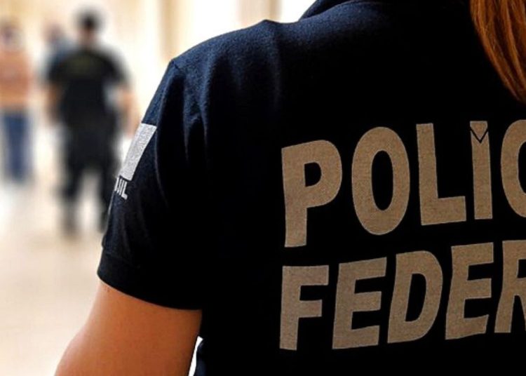 Operação da PF na Baixada Fluminense apreende arsenal com 176 armas
