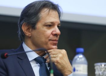 Copom contrata problemas ao não indicar queda dos juros, avalia Haddad