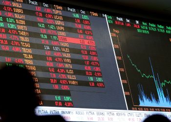 Bolsa ultrapassa 114 mil pontos e fecha no maior nível desde novembro