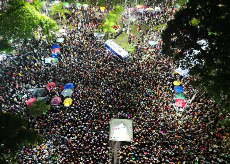Atrações do São João Multicultural levam multidão à Lagoa no 3° dia de festa