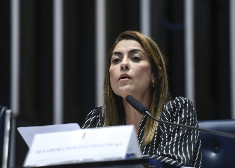 Soraya Thronicke pede afastamento de André Fernandes na CPMI Soraya Thronicke pede afastamento de André Fernandes na CPMI