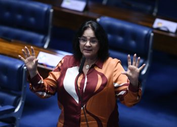 Damares diz que votará contra Cristiano Zanin no Senado