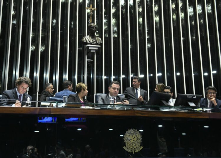 Senado abre sessão para votar MP 1154