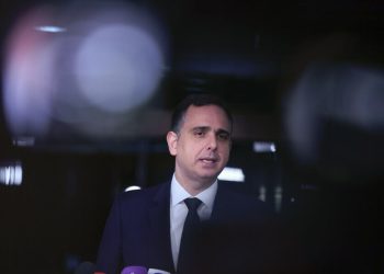 Pacheco azeita base e vota MPs de Lula em três minutos