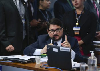 Senador Marcos do Val deixa CPMI dos atos Antidemocráticos