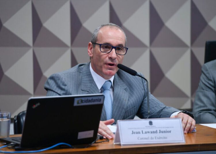 Após depoimento na CPMI, deputado pede prisão de Lawand