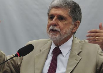 Chefe de gabinete de Zelensky liga para assessor de Lula