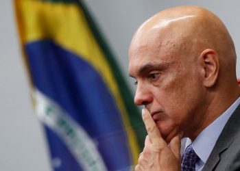 Moraes retira sigilo de mensagens encontradas em celular de ex-ajudante de Bolsonaro