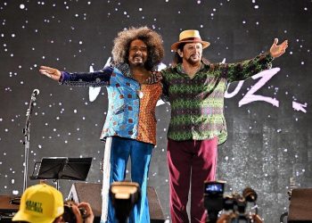 Chico César e Geraldo Azevedo arrebatam público no Parque do Povo