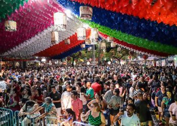 Grupos culturais, quadrilhas e shows musicais são as atrações do Arraiá do Litoral deste domingo