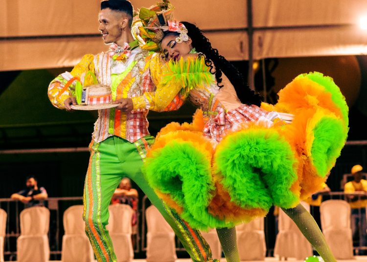 Festival Estrelas Juninas do Agreste abre competições de quadrilhas