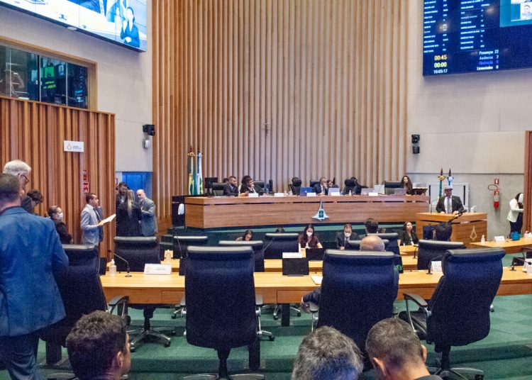 Distritais sugerem parceria com CPMI dos atos golpistas