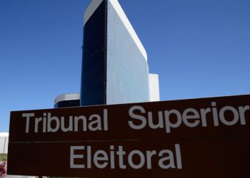 Ataque a urna eletrônica: TSE encerra primeiro dia de julgamento de ação contra Bolsonaro