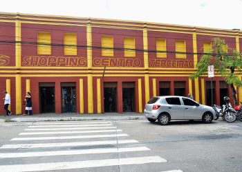 Shoppings populares funcionam normalmente nesta sexta-feira e suspendem atividades no sábado de São João