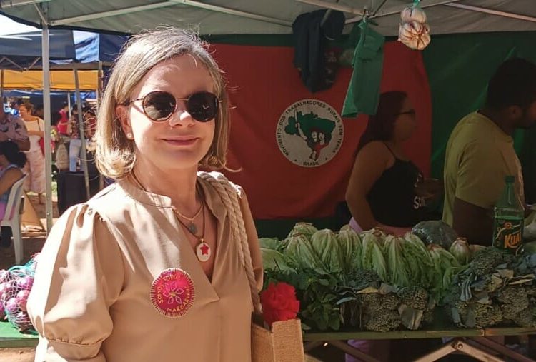 “A CPI do MST é uma tentativa de criminalizar o movimento”, afirma Gleisi Hoffmann “A CPI do MST é uma tentativa de criminalizar o movimento”, afirma Gleisi Hoffmann