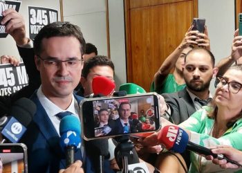 Câmara se curvou ao TSE, critica Deltan Dallagnol ao perder mandato