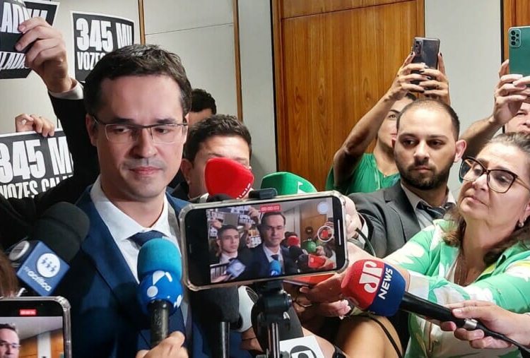 Câmara se curvou ao TSE, critica Deltan Dallagnol ao perder mandato Câmara se curvou ao TSE, critica Deltan Dallagnol ao perder mandato