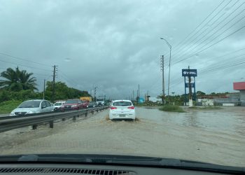 VÍDEO: Motoristas voltam a enfrentar alagamentos na BR-101 devido a fortes chuvas