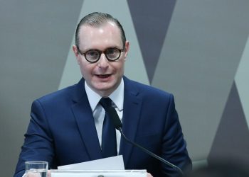 “Sou um defensor fervoroso da Constituição brasileira”, diz Zanin durante sabatina no Senado