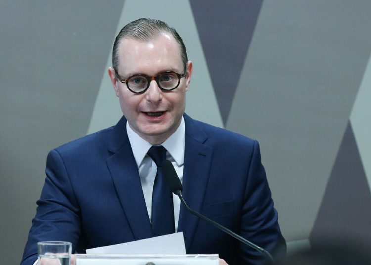 “Sou um defensor fervoroso da Constituição brasileira”, diz Zanin durante sabatina no Senado