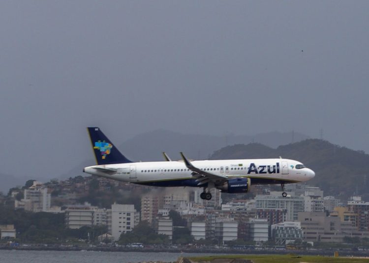 Petrobras reduz preços de querosene de aviação 