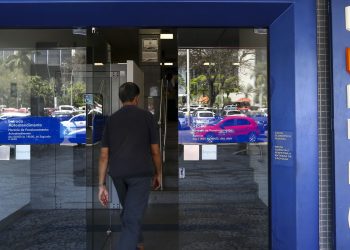 Caixa libera abono salarial para nascidos em setembro e outubro
