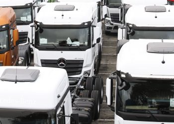 Lula assina MP que destina mais R$ 300 mi para compra de carros