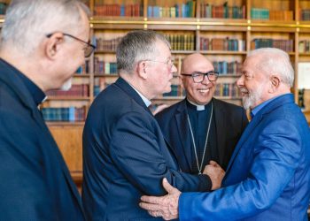 Lula recebe presidente da CNBB e representante do Vaticano no Brasil