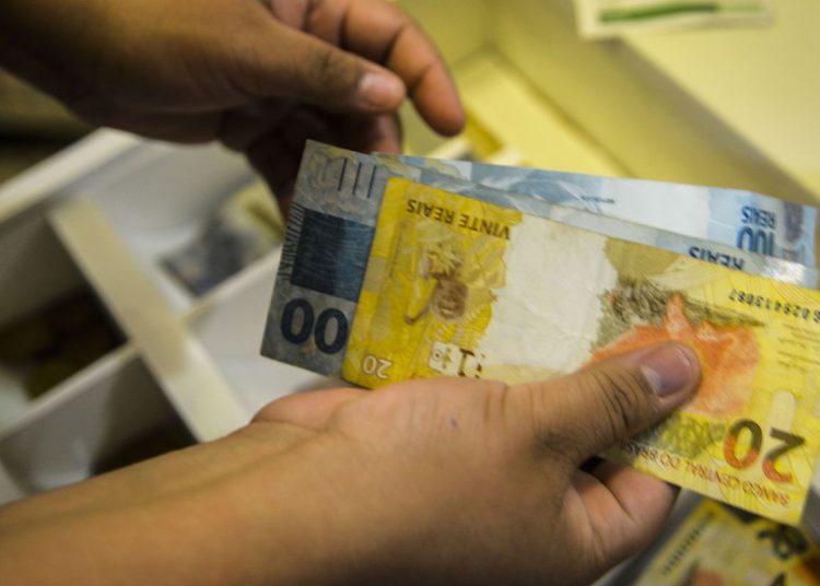 Inflação oficial cai para 0,23% em maio e acumula 2,95% este ano