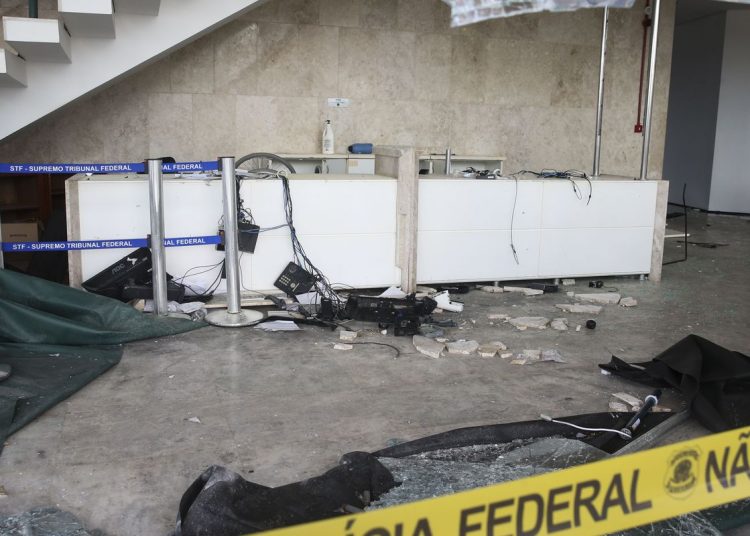 STF torna réus mais 45 envolvidos nos atos golpistas de 8 de janeiro STF torna réus mais 45 envolvidos nos atos golpistas de 8 de janeiro