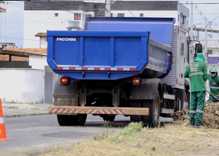 Emlur intensifica combate ao descarte irregular de lixo em áreas públicas e privadas de João Pessoa