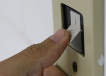 Mais 600 mil famílias do Rio podem pedir tarifa social de energia