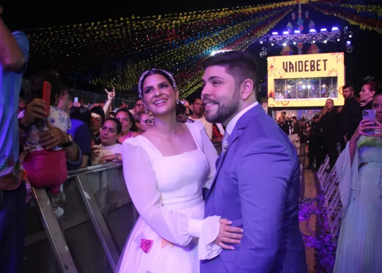 Casal se casa e decide comemorar união no Parque do Povo
