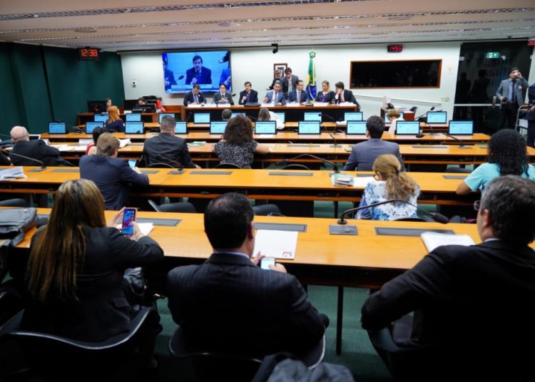 Piso salarial da assistência social passa no primeiro teste da Câmara