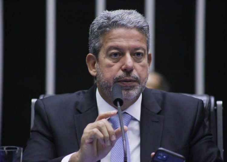 Lira exonera assessor ligado à esquema do Kit de robótica Lira exonera assessor ligado à esquema do Kit de robótica