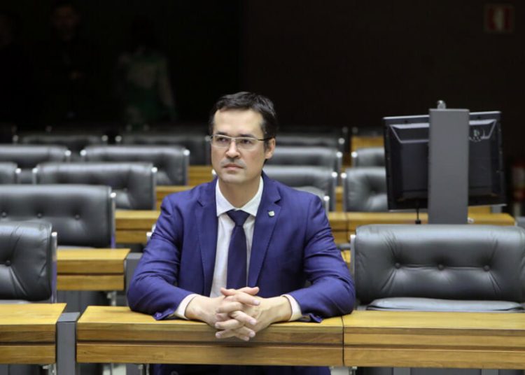 Deltan votou em cinco projetos após ser cassado pelo TSE