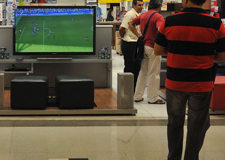Homens ganhavam, em 2021, 16,3% a mais que mulheres, diz pesquisa