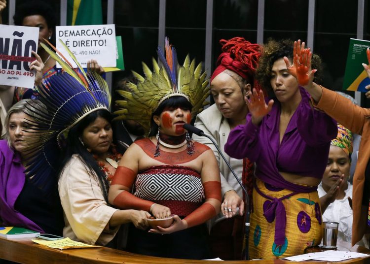 Conselho de Ética da Câmara abre representação contra seis deputadas