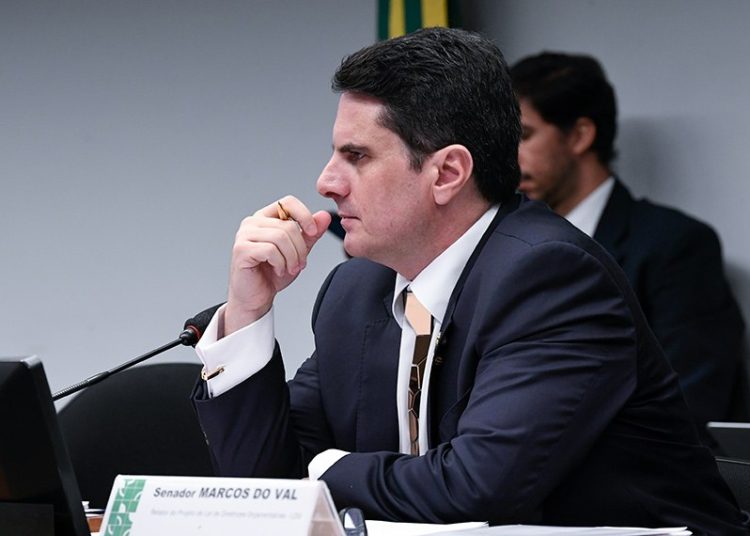 Randolfe e Renan representam contra Marcos do Val no Conselho de Ética do Senado