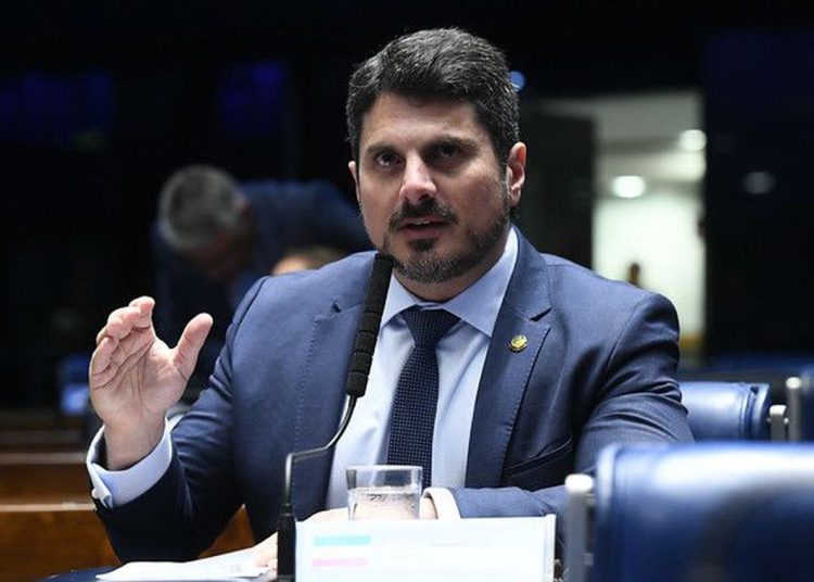 Deputado do PT pede substituição de Marcos do Val na CPMI