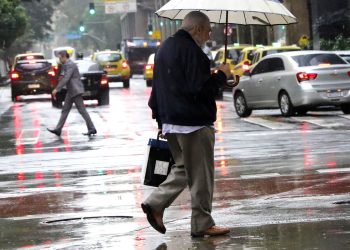 Frente fria muda tempo e provoca chuva no Rio
