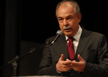 Juro é obstáculo para função social do BNDES, afirma Mercadante