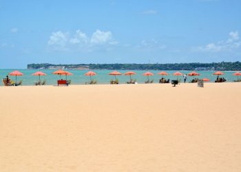 Nove trechos de praias estão impróprios para banho no Litoral paraibano neste domingo