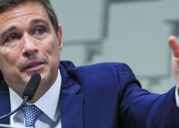 Comissão do Senado aprova convite para que Campos Neto explique juros