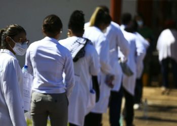 Mais Médicos propõe nova forma de avaliação; CFM contesta