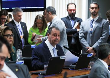 Com 19 votos favoráveis e seis contrários, Comissão do Senado aprova relatório do novo arcabouço fiscal