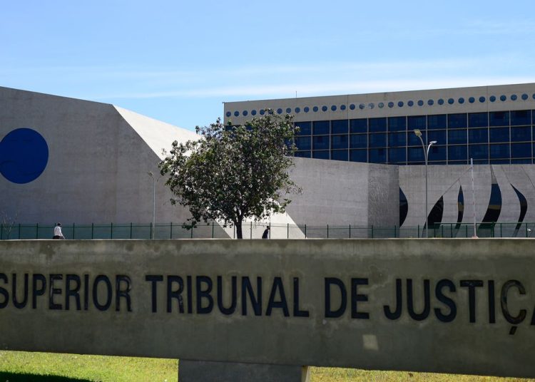 STJ adia julgamento de recurso para restabelecer condenação do ex-coronel do Exército, Carlos Ustra