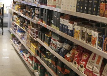 Vendas do comércio variam 0,1% em abril
