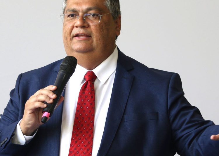 No Rio, governo assina acordos na área de segurança e roubo de cargas